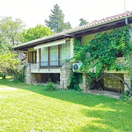 & Oliva - Two Bedroom *